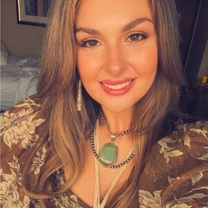 Meet your Posher, Karis